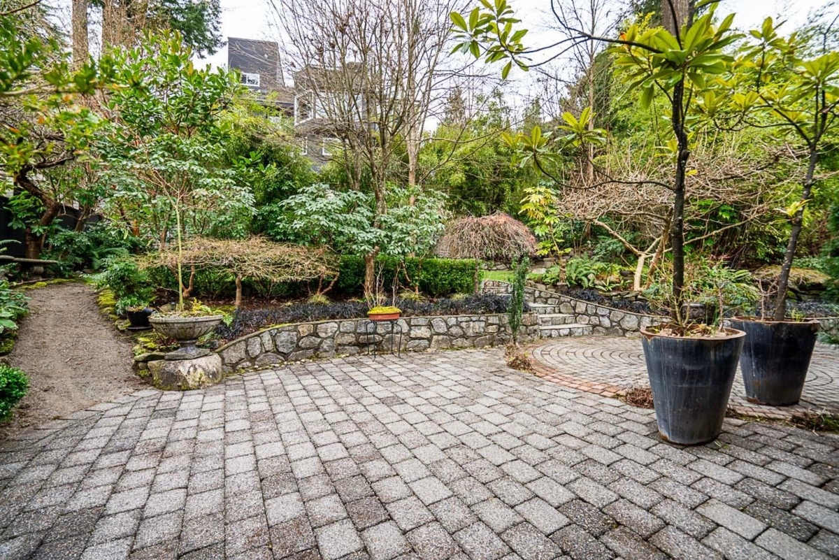 Outdoor Kitchen Photo of 814 Washington Drive, Port Moody, BC