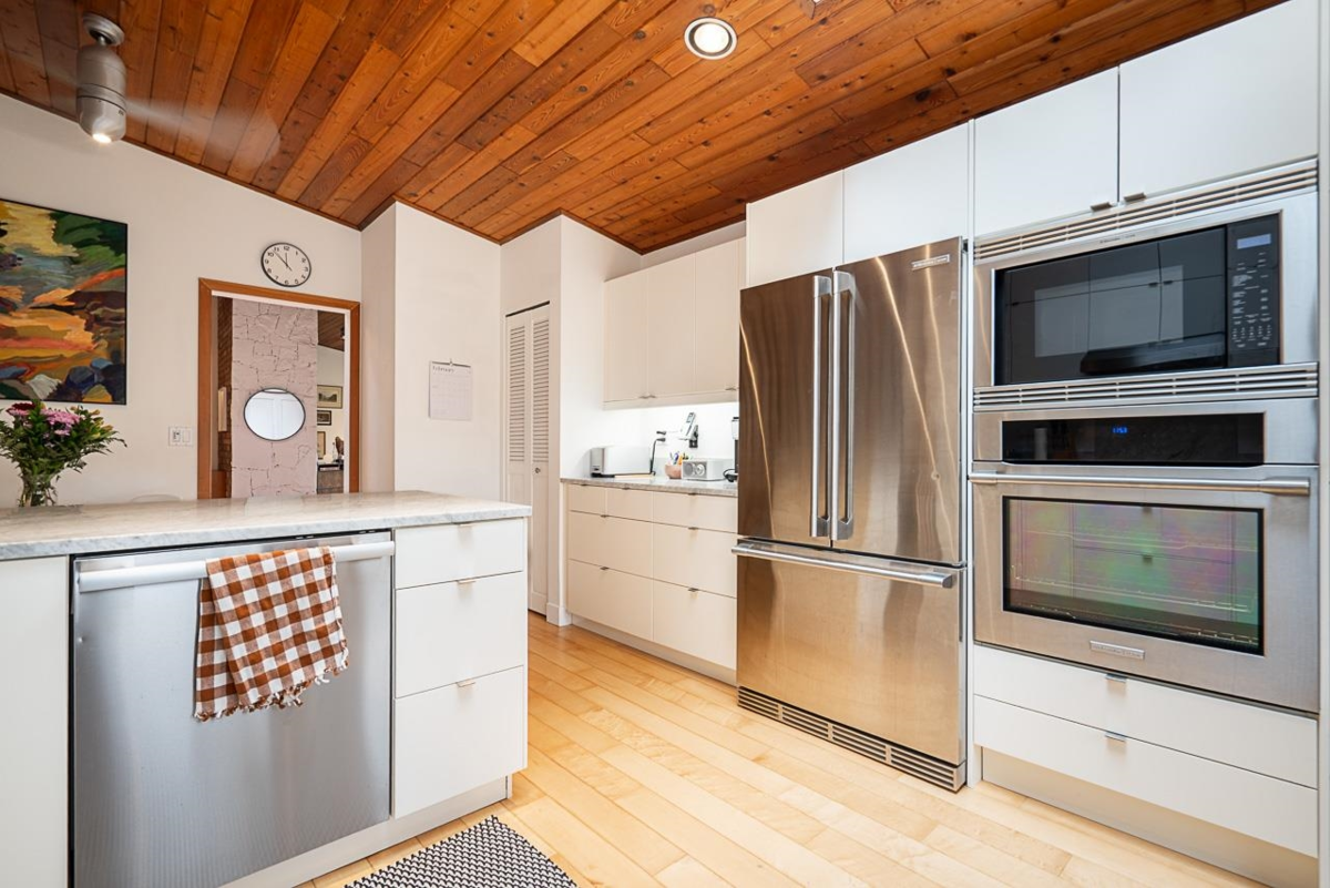 Walk-In Closet Photo of 814 Washington Drive, Port Moody, BC