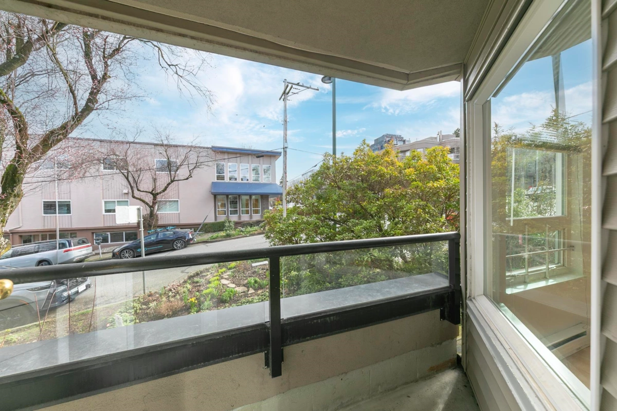 Entry Foyer Photo of 6 1101 W 8th Avenue, Vancouver, BC