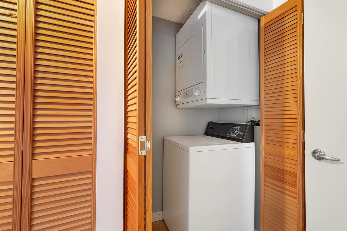 Laundry Room Photo of 6 1101 W 8th Avenue, Vancouver, BC