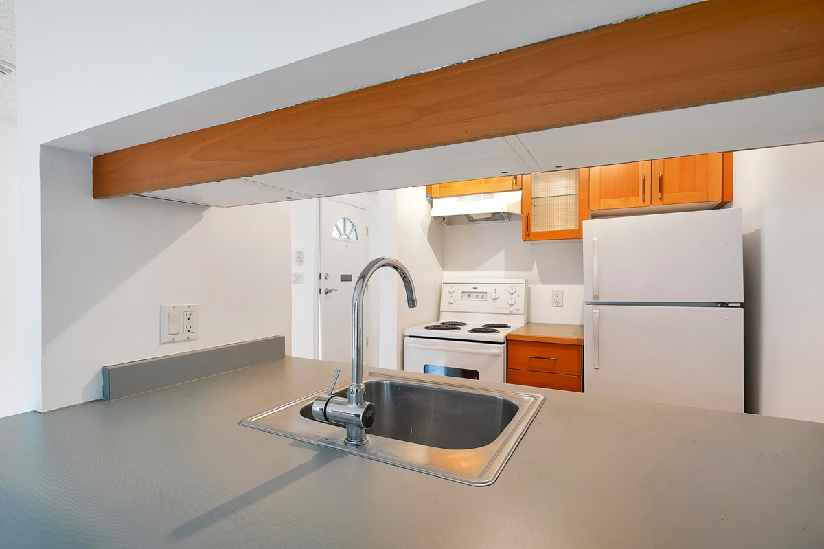 Primary Bathroom Photo of 6 1101 W 8th Avenue, Vancouver, BC