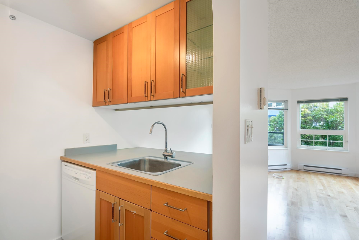 Primary Bedroom Photo of 6 1101 W 8th Avenue, Vancouver, BC