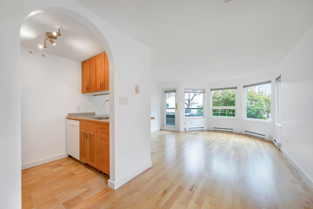 Walk-In Closet Photo of 6 1101 W 8th Avenue, Vancouver, BC