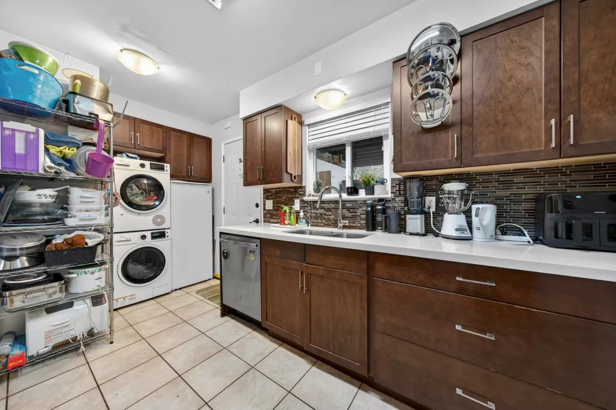 Kitchen Photo of 21468 Mayo Place, Maple Ridge, BC