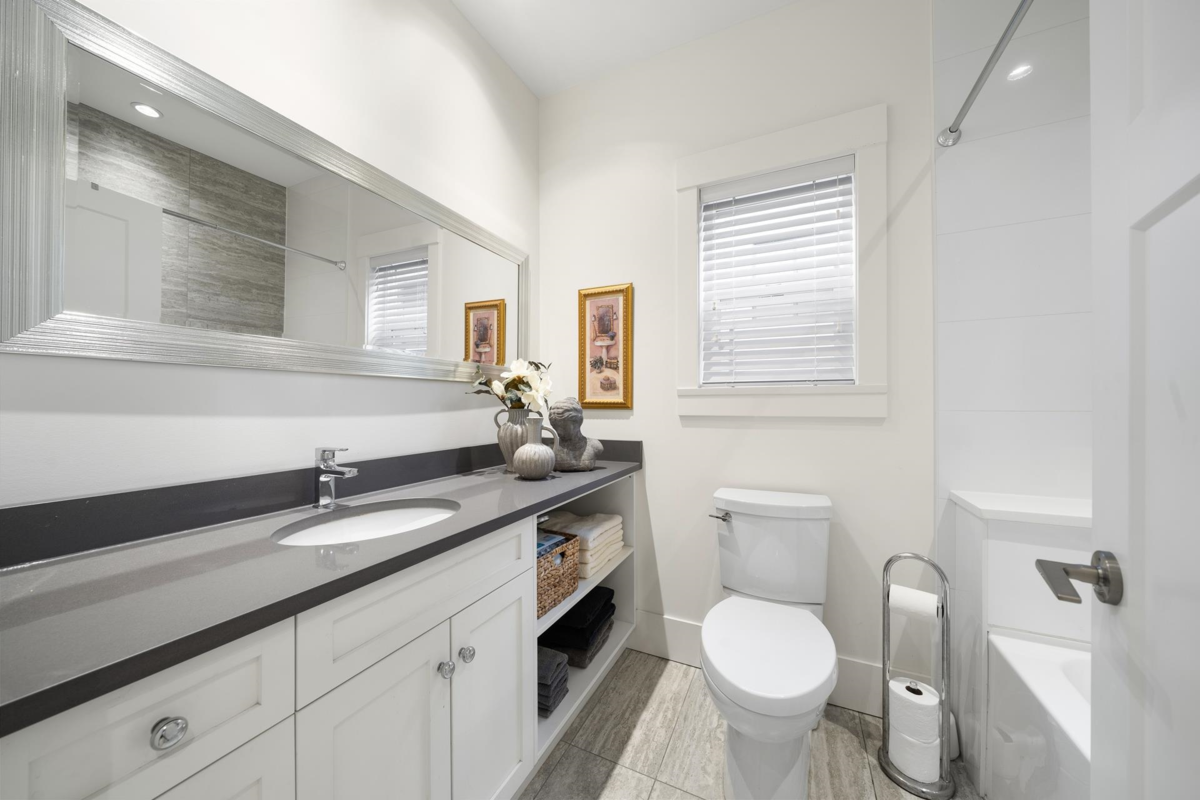 Laundry Room Photo of 87 3295 Sunnyside Road, Anmore, BC