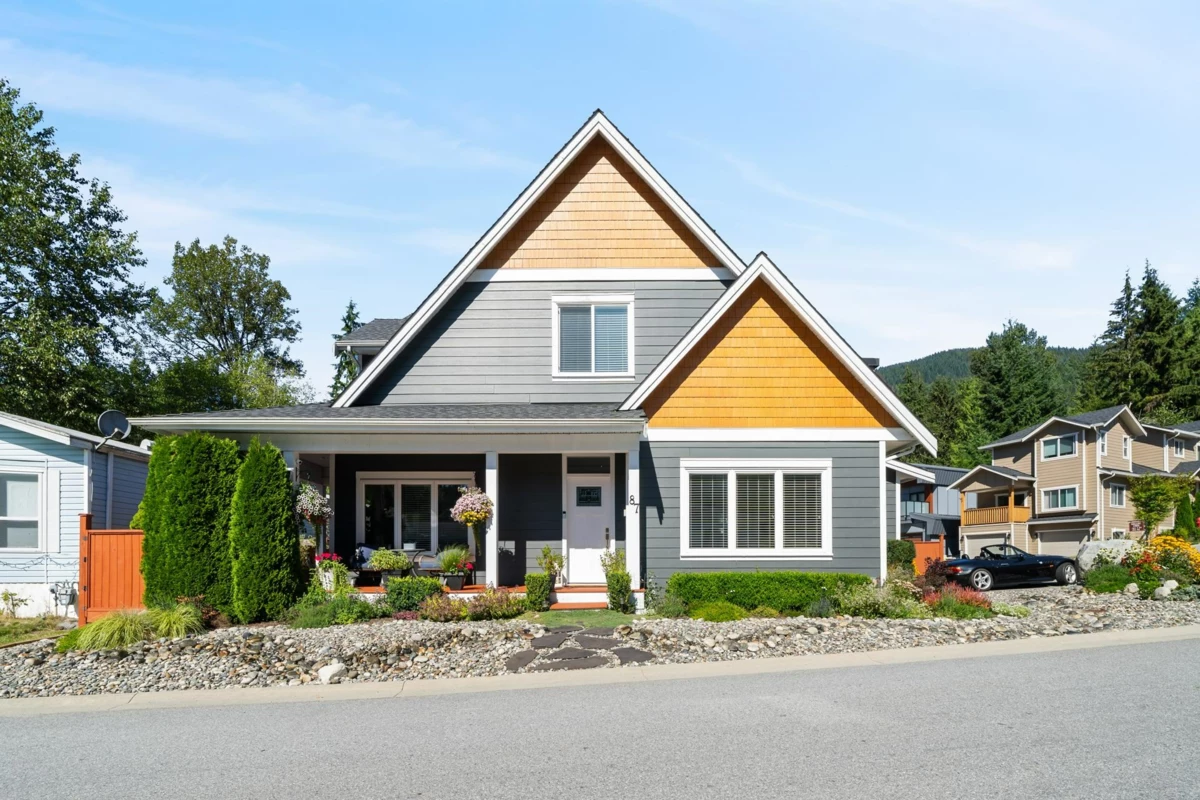 Living Room Photo of 87 3295 Sunnyside Road, Anmore, BC