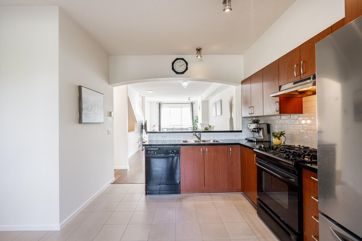 Primary Bathroom Photo of 23 9088 Halston Court, Burnaby, BC