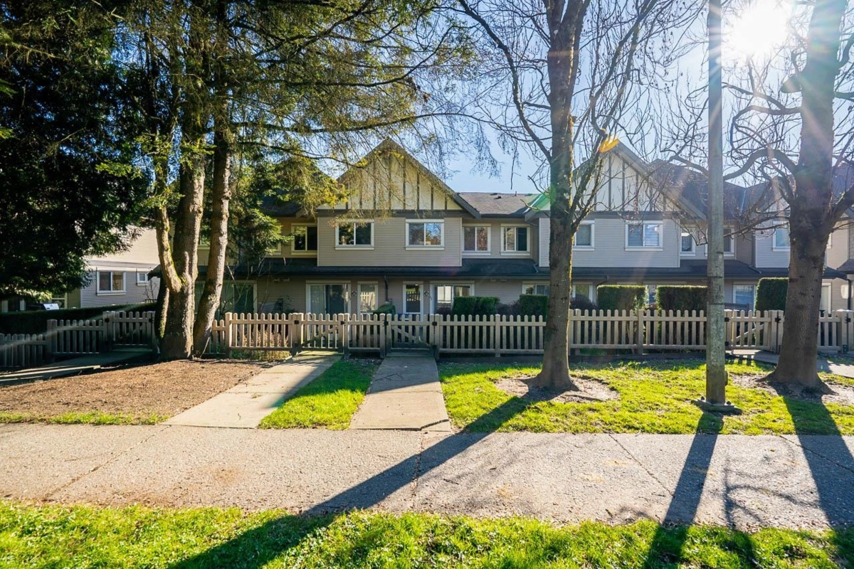 Swimming Pool Photo of 23 9088 Halston Court, Burnaby, BC