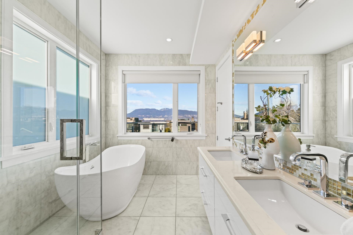 Hallway Photo of 3253 W 21st Avenue, Vancouver, BC