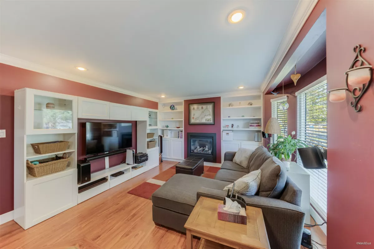 Kitchen Photo of 6153 Morgan Drive, Surrey, BC