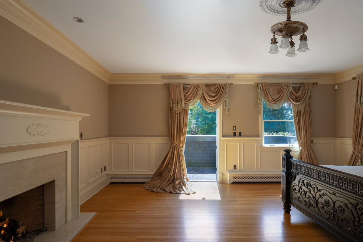 Basement Recreation Room Photo of 2 3838 Cypress Street, Vancouver, BC