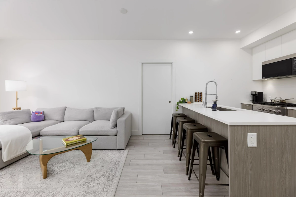 Family Room Photo of 204 979 E 19th Avenue, Vancouver, BC