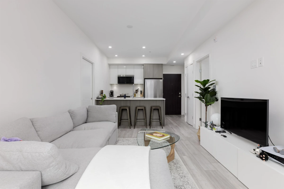 Living Room Photo of 204 979 E 19th Avenue, Vancouver, BC