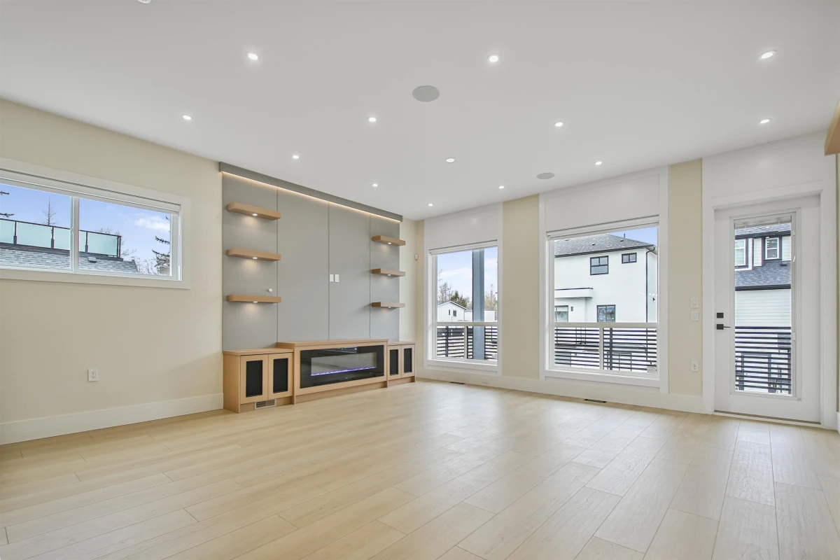 Living Room Photo of 16505 20 Avenue, Surrey, BC