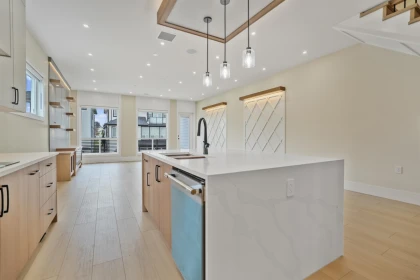 Kitchen Photo of 16505 20 Avenue, Surrey, BC