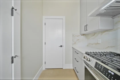 Primary Bathroom Photo of 16505 20 Avenue, Surrey, BC