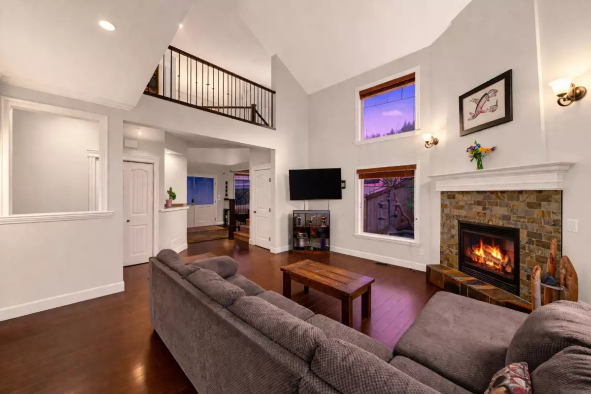 Family Room Photo of 24696 103a Avenue, Maple Ridge, BC