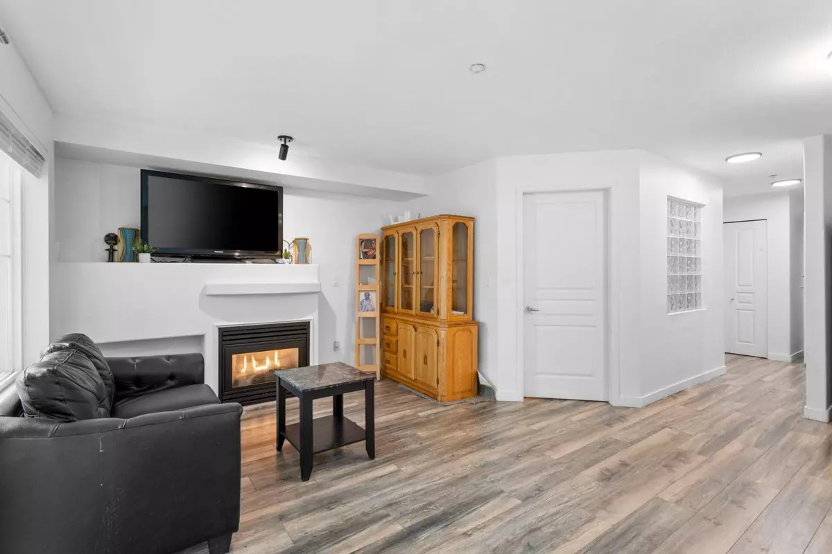 Family Room Photo of 217 20200 56 Avenue, Langley, BC
