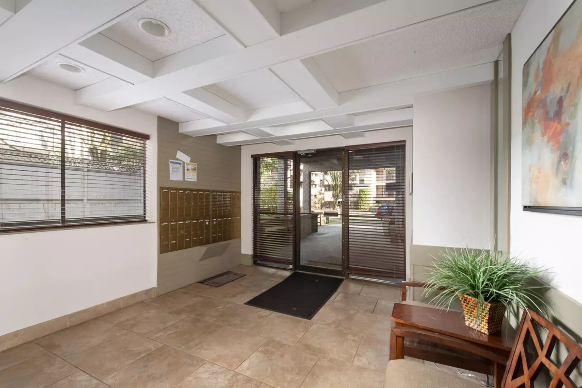 Living Room Photo of 405 8775 Cartier Street, Vancouver, BC