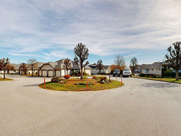 Swimming Pool Photo of 190 3160 Townline Road, Abbotsford, BC
