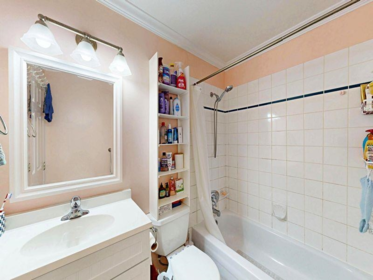 Walk-In Closet Photo of 190 3160 Townline Road, Abbotsford, BC