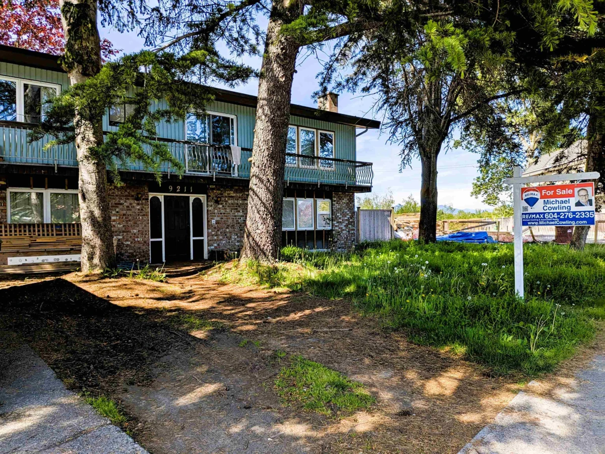 Family Room Photo of 9211 Arvida Drive, Richmond, BC