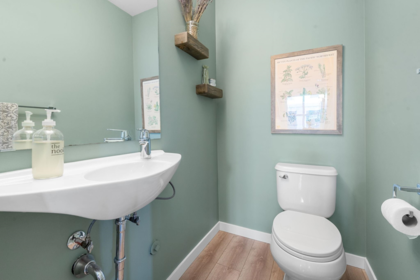 Laundry Room Photo of 69 39769 Government Road, Squamish, BC