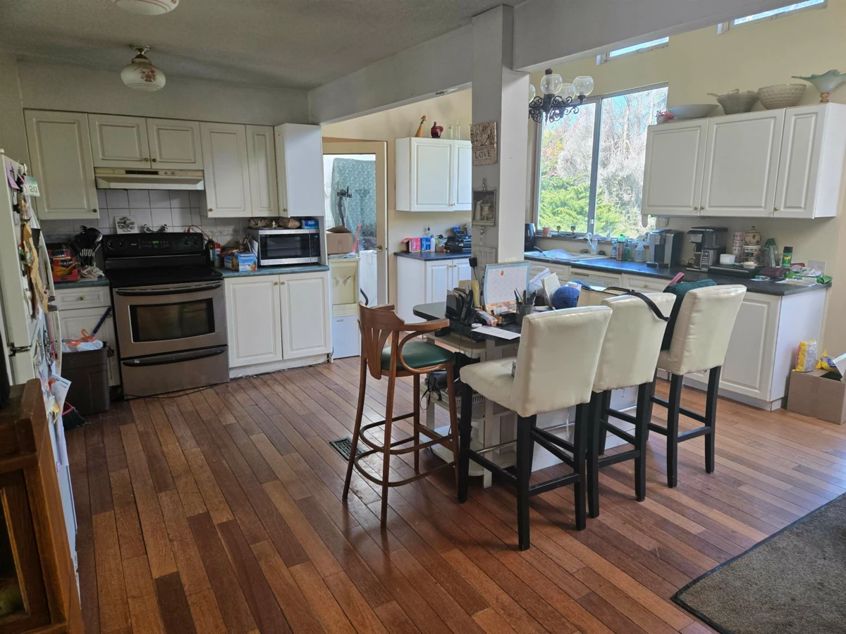 Living Room Photo of 13181 15 Avenue, Surrey, BC