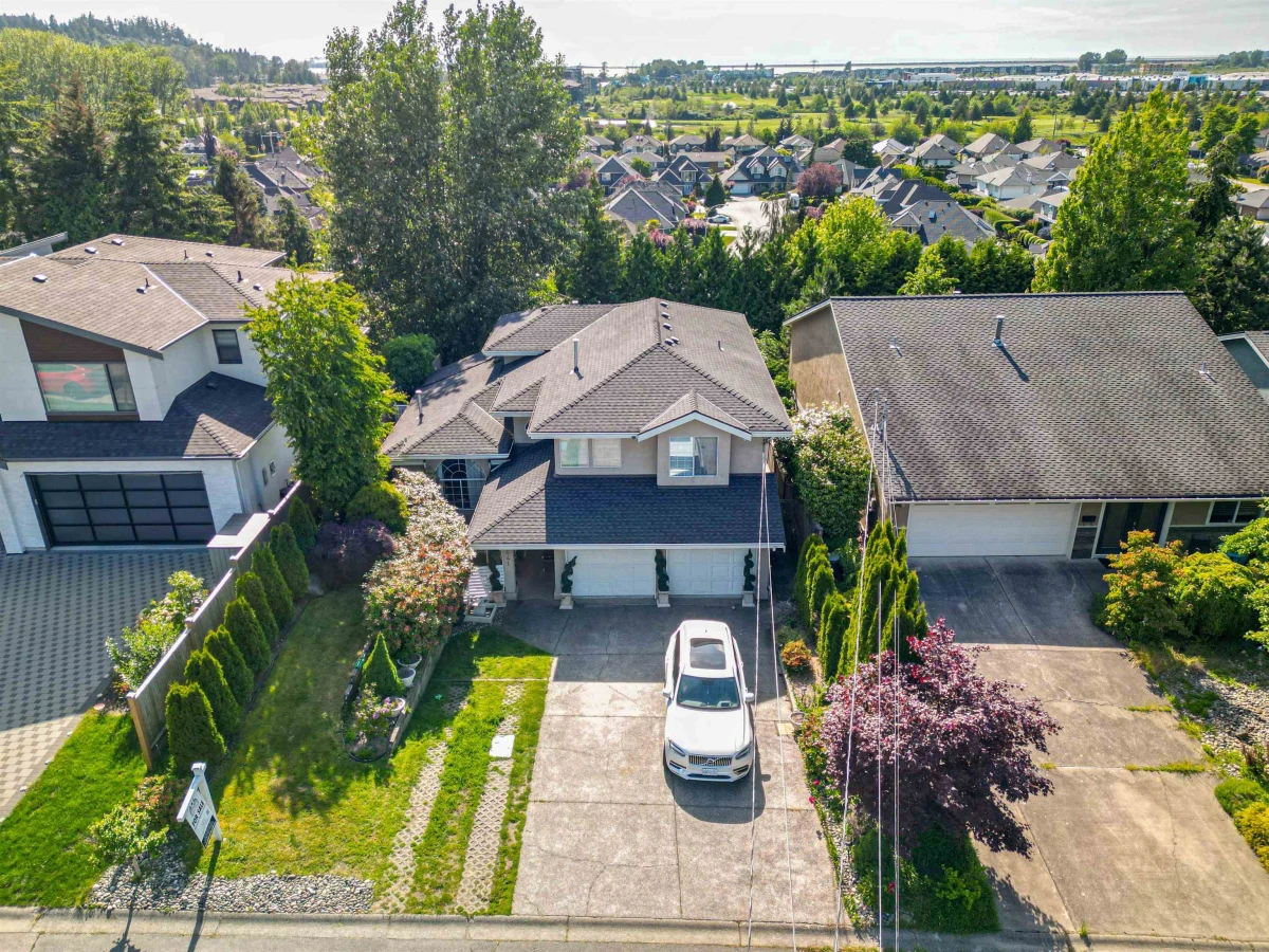 Family Room Photo of 1641 53a Street, Delta, BC