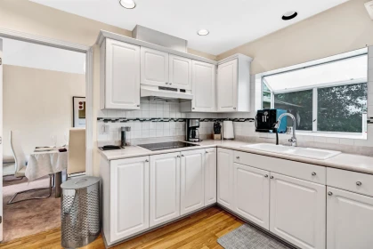 Kitchen Island Photo of 1641 53a Street, Delta, BC