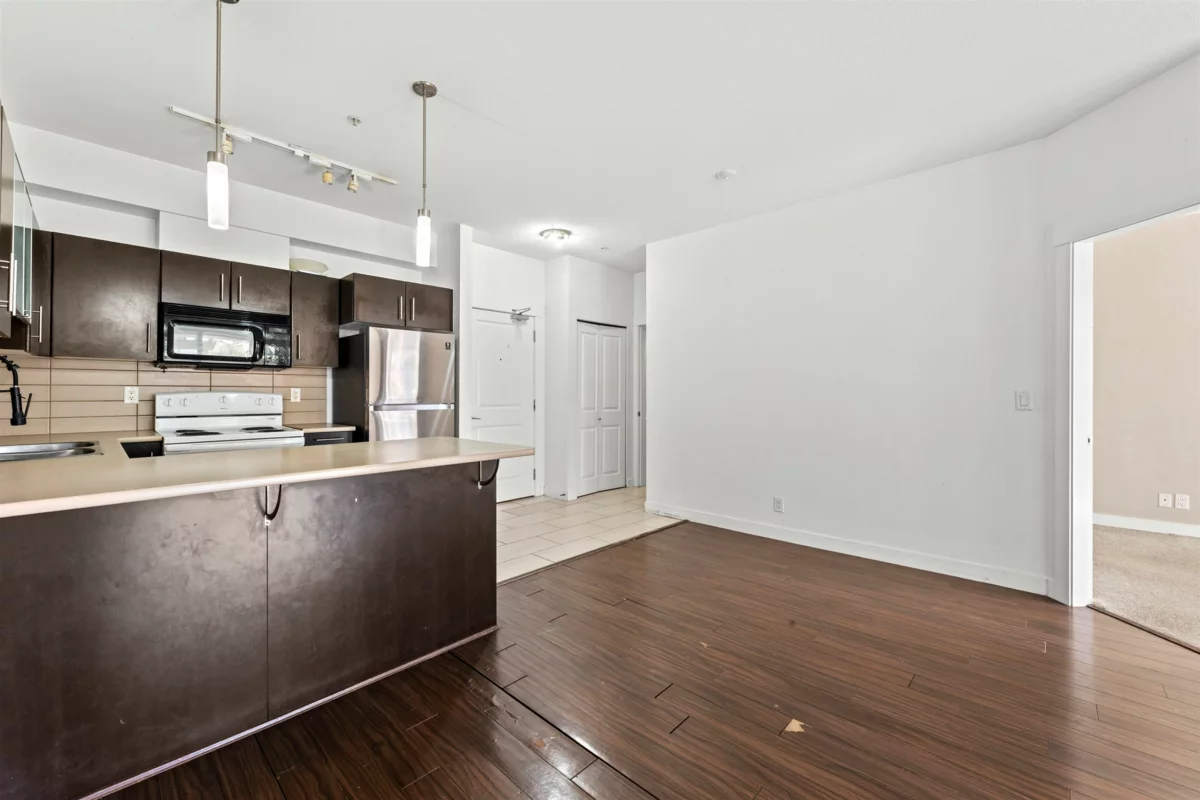 Family Room Photo of 111 33545 Rainbow Avenue, Abbotsford, BC