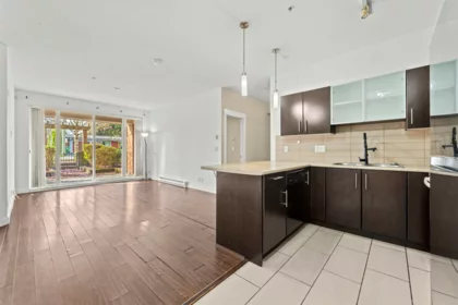 Kitchen Photo of 111 33545 Rainbow Avenue, Abbotsford, BC