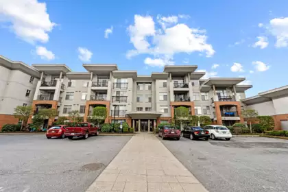 Outdoor Patio Photo of 111 33545 Rainbow Avenue, Abbotsford, BC