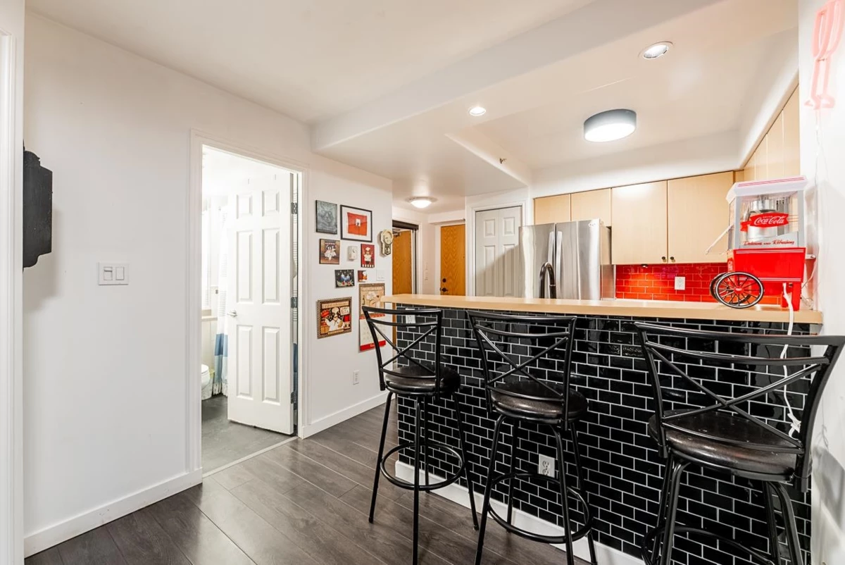 Dining Area Photo of 706 680 Clarkson Street, New Westminster, BC