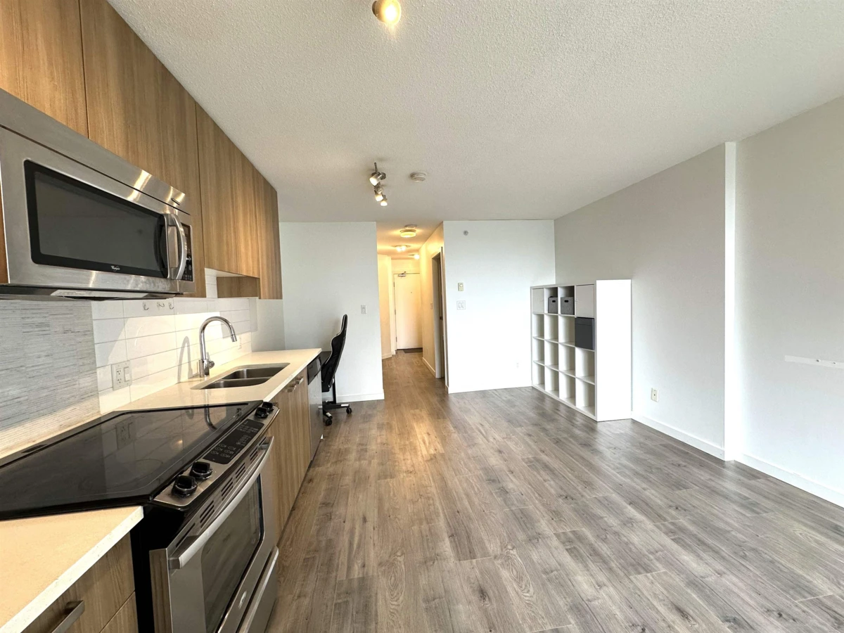 Living Room Photo of 605 13325 102a Avenue, Surrey, BC