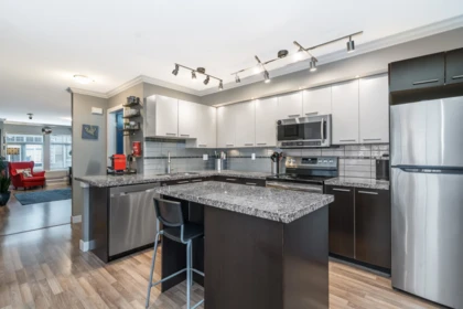 Primary Bathroom Photo of 48 19448 68 Avenue, Surrey, BC