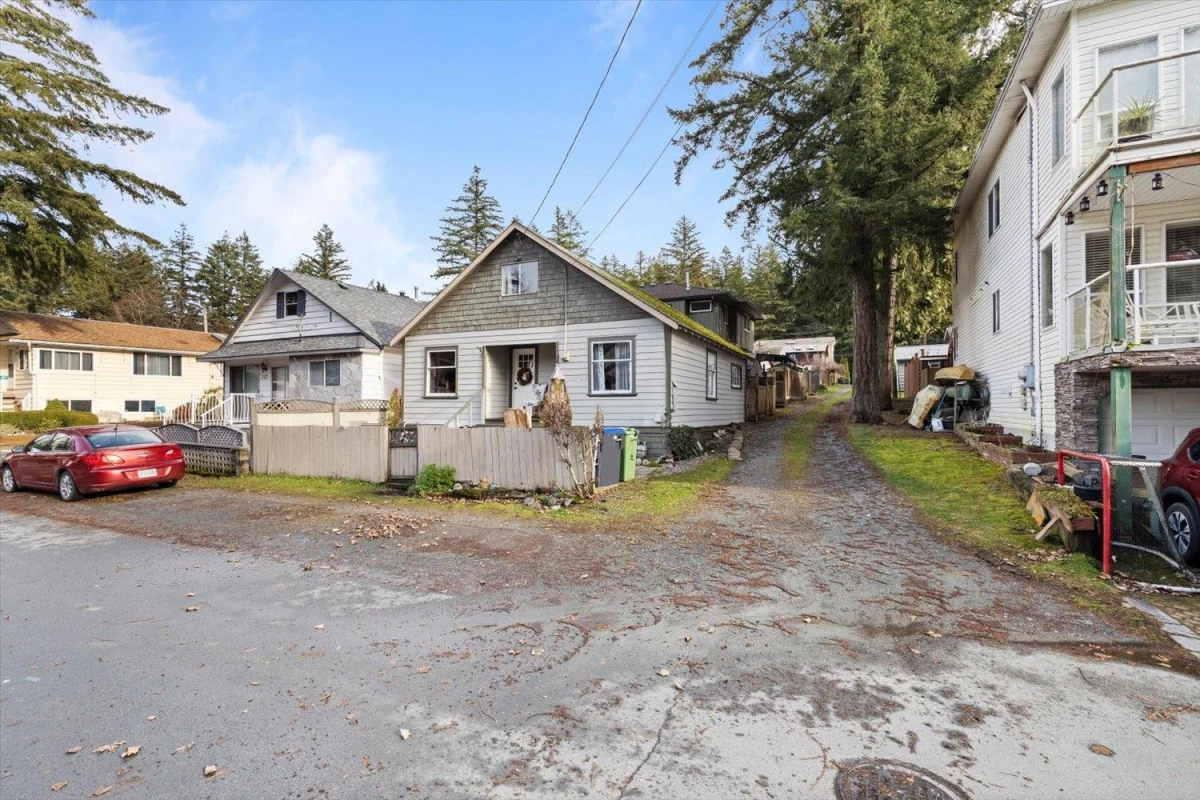 Dining Area Photo of 253 First Avenue, Cultus Lake, BC