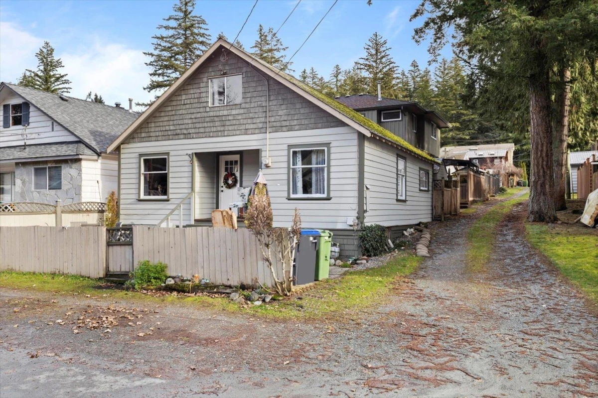 Living Room Photo of 253 First Avenue, Cultus Lake, BC