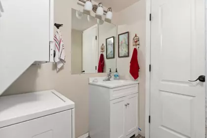 Mudroom Photo of 253 First Avenue, Cultus Lake, BC