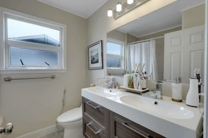 Guest Bathroom Photo of 9467 118 Street, Delta, BC