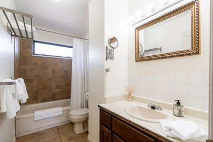 Hallway Photo of 9835 158a Street, Surrey, BC
