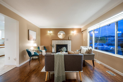 Breakfast Nook Photo of 26981 28b Avenue, Langley, BC