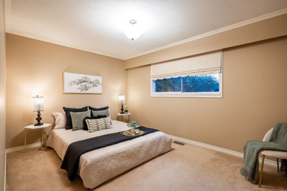Walk-In Closet Photo of 26981 28b Avenue, Langley, BC