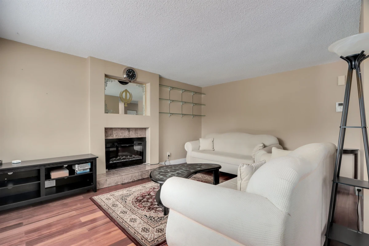 Dining Area Photo of 6525 Denbigh Avenue, Burnaby, BC