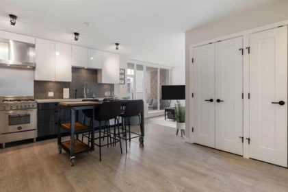 Breakfast Nook Photo of 521 311 E 6 Avenue, Vancouver, BC