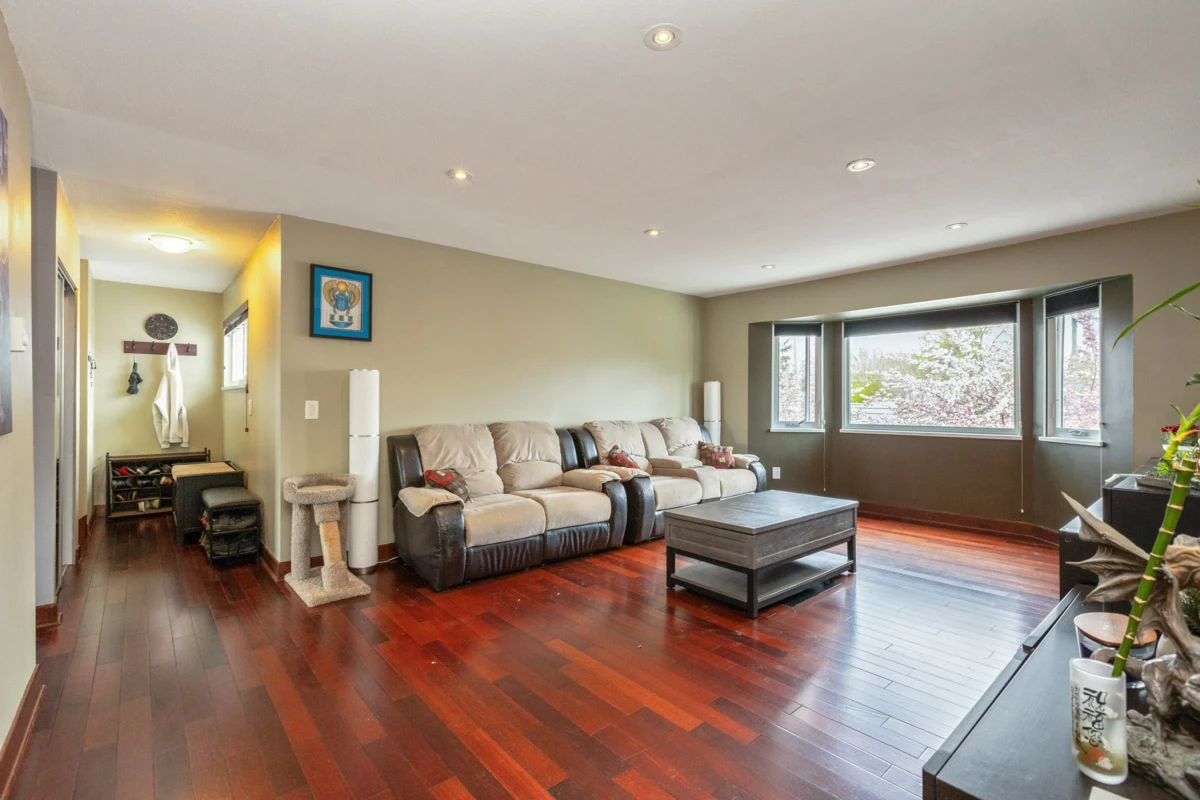 Living Room Photo of 4 20810 56 Avenue, Langley, BC