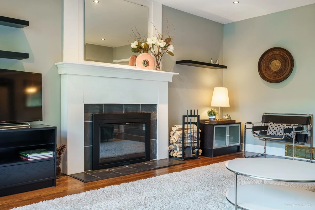 Family Room Photo of 11230 82 Avenue, Delta, BC