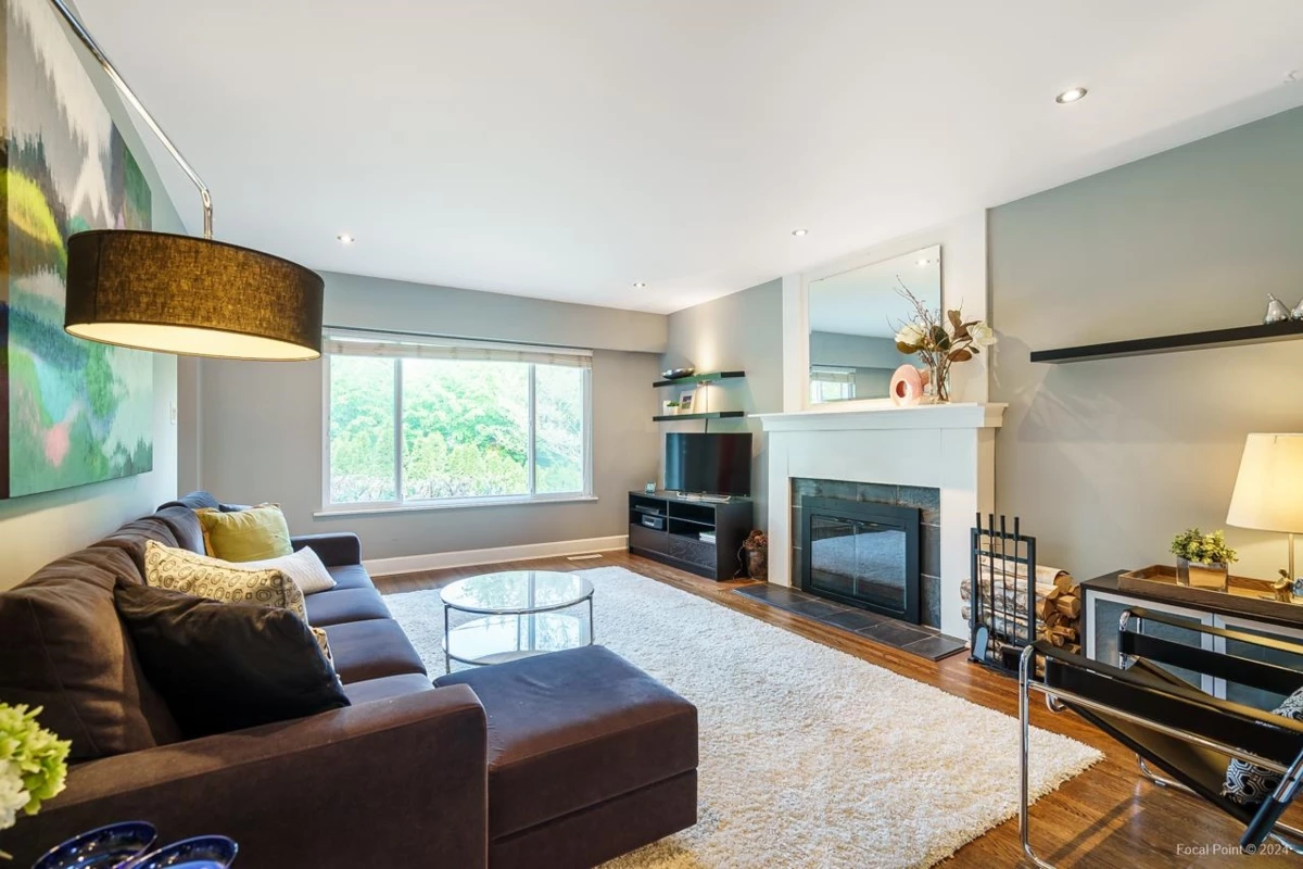 Living Room Photo of 11230 82 Avenue, Delta, BC