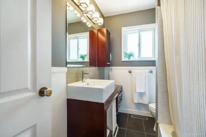 Primary Bathroom Photo of 11230 82 Avenue, Delta, BC