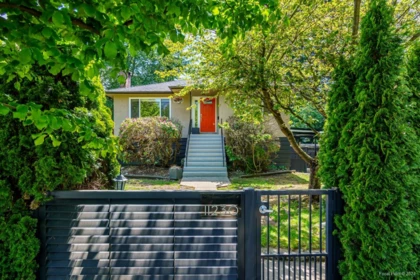 Staircase Photo of 11230 82 Avenue, Delta, BC